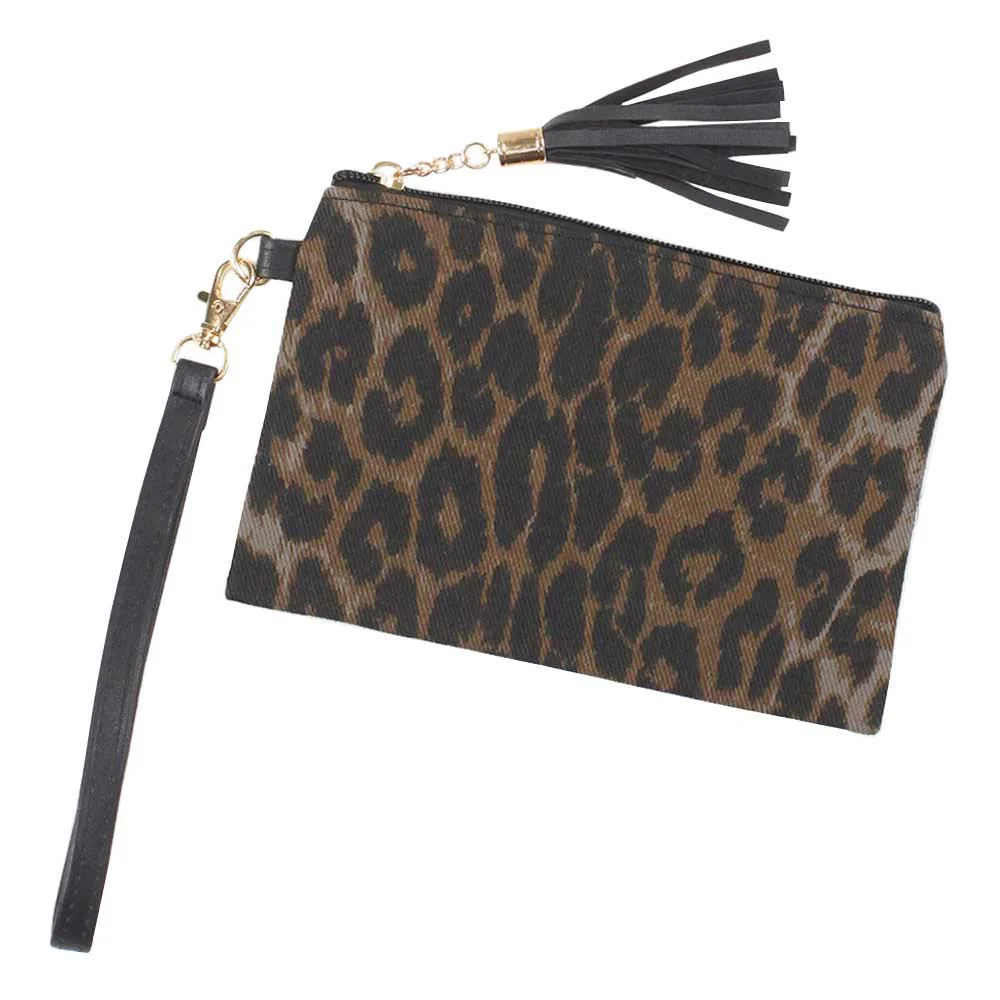 Elegant Leopard Pattern Clutch
