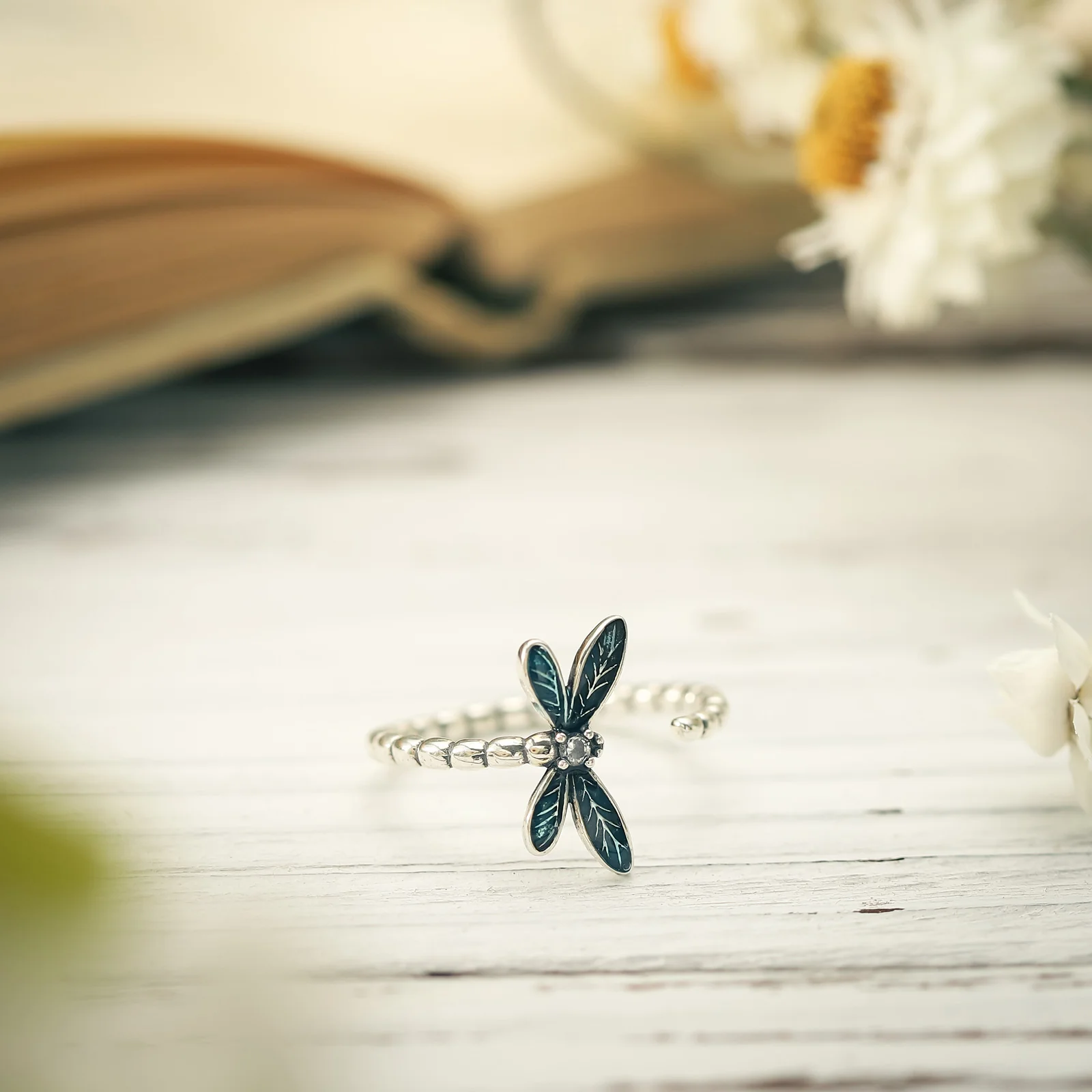 Elegant Dragonfly Bead Ring