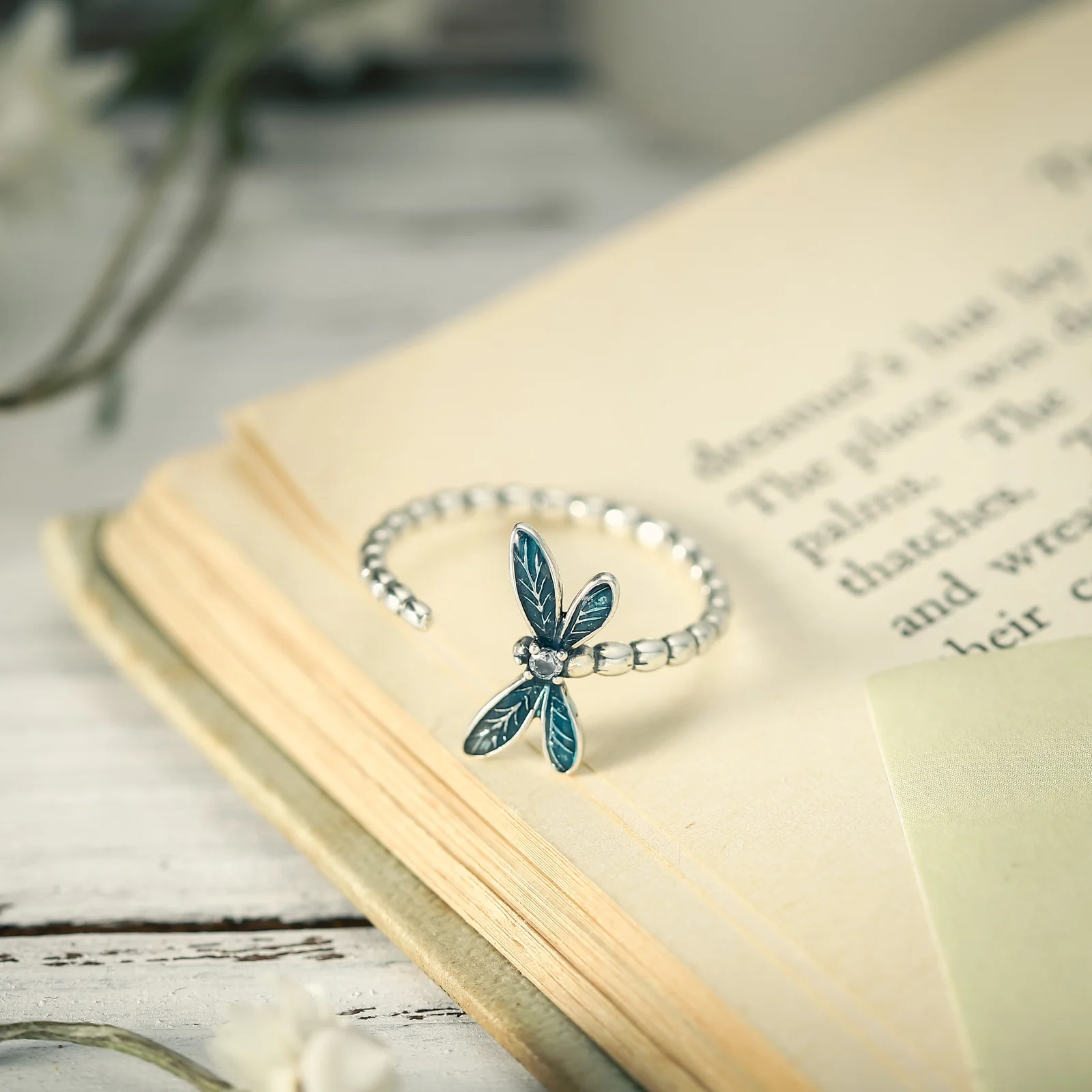 Elegant Dragonfly Bead Ring