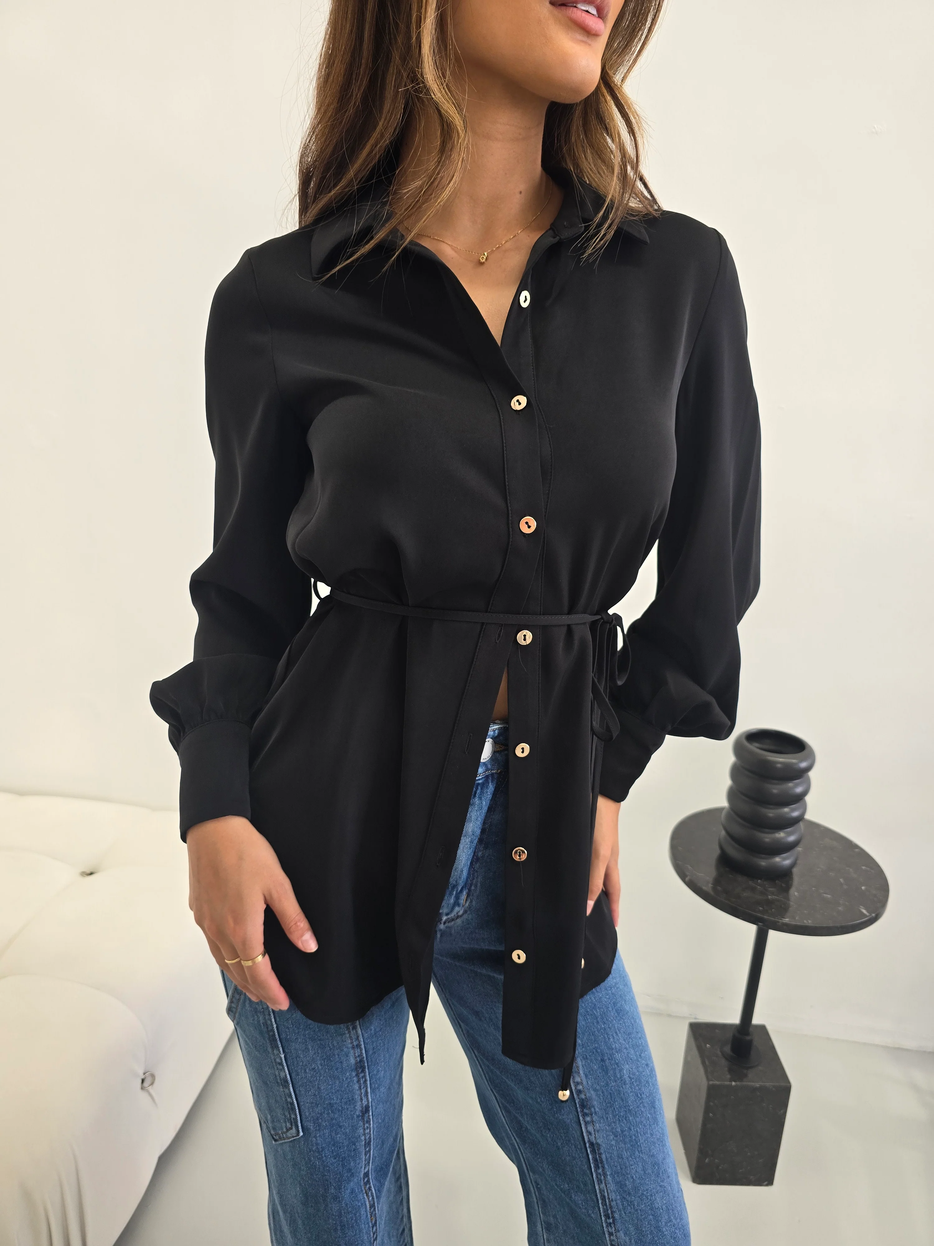 Elegant Black Blouse With Wide-Leg Denim Jeans