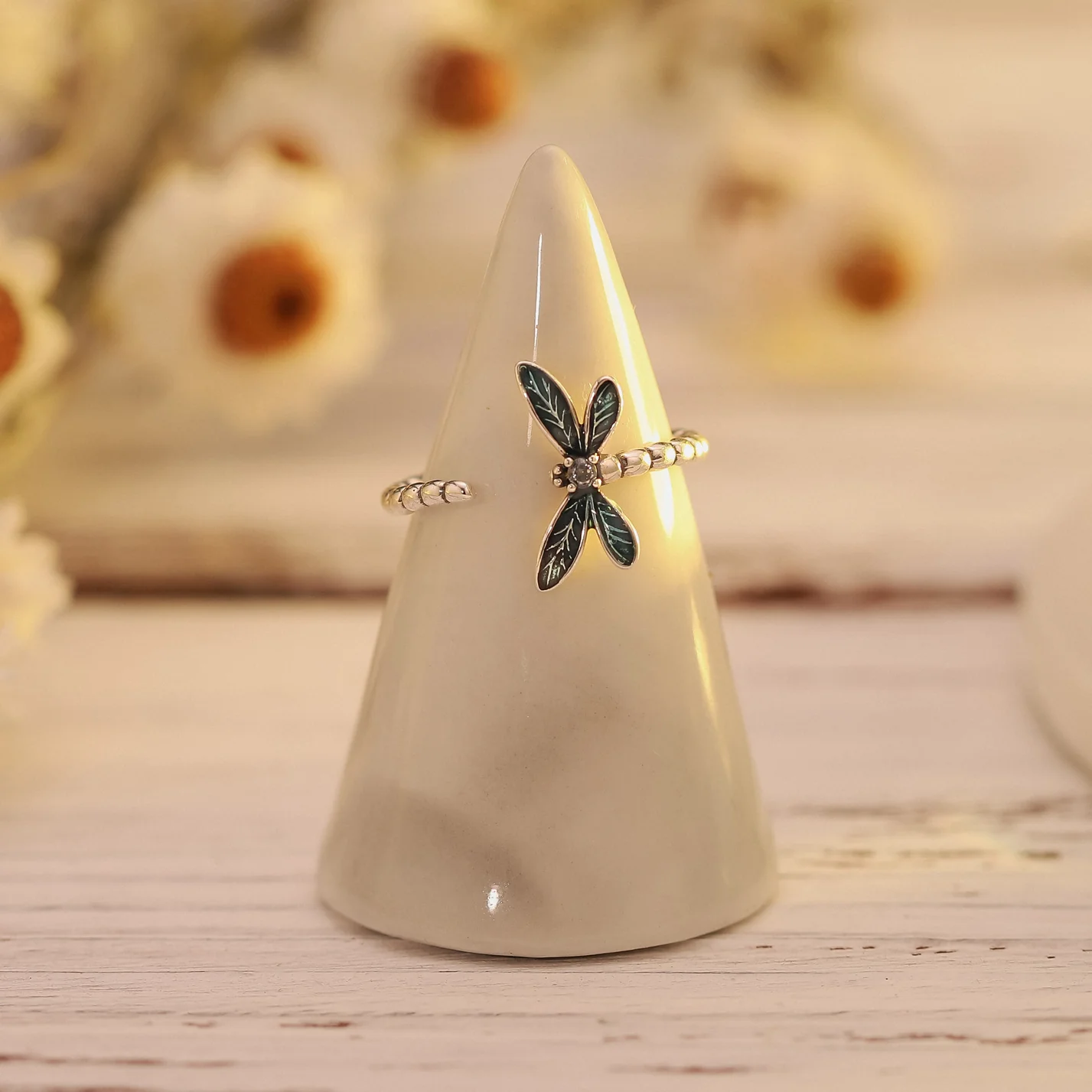 Elegant Dragonfly Bead Ring