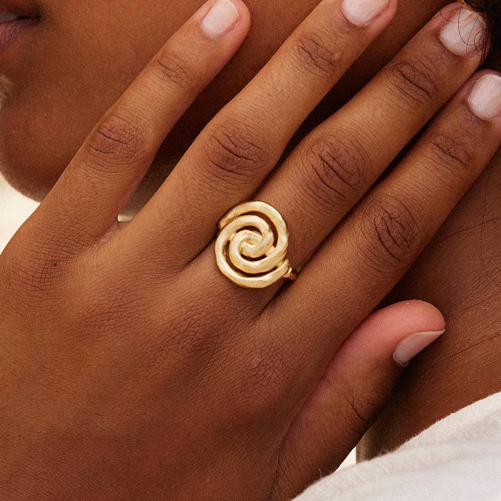 Elegant Swirl Fashion Ring