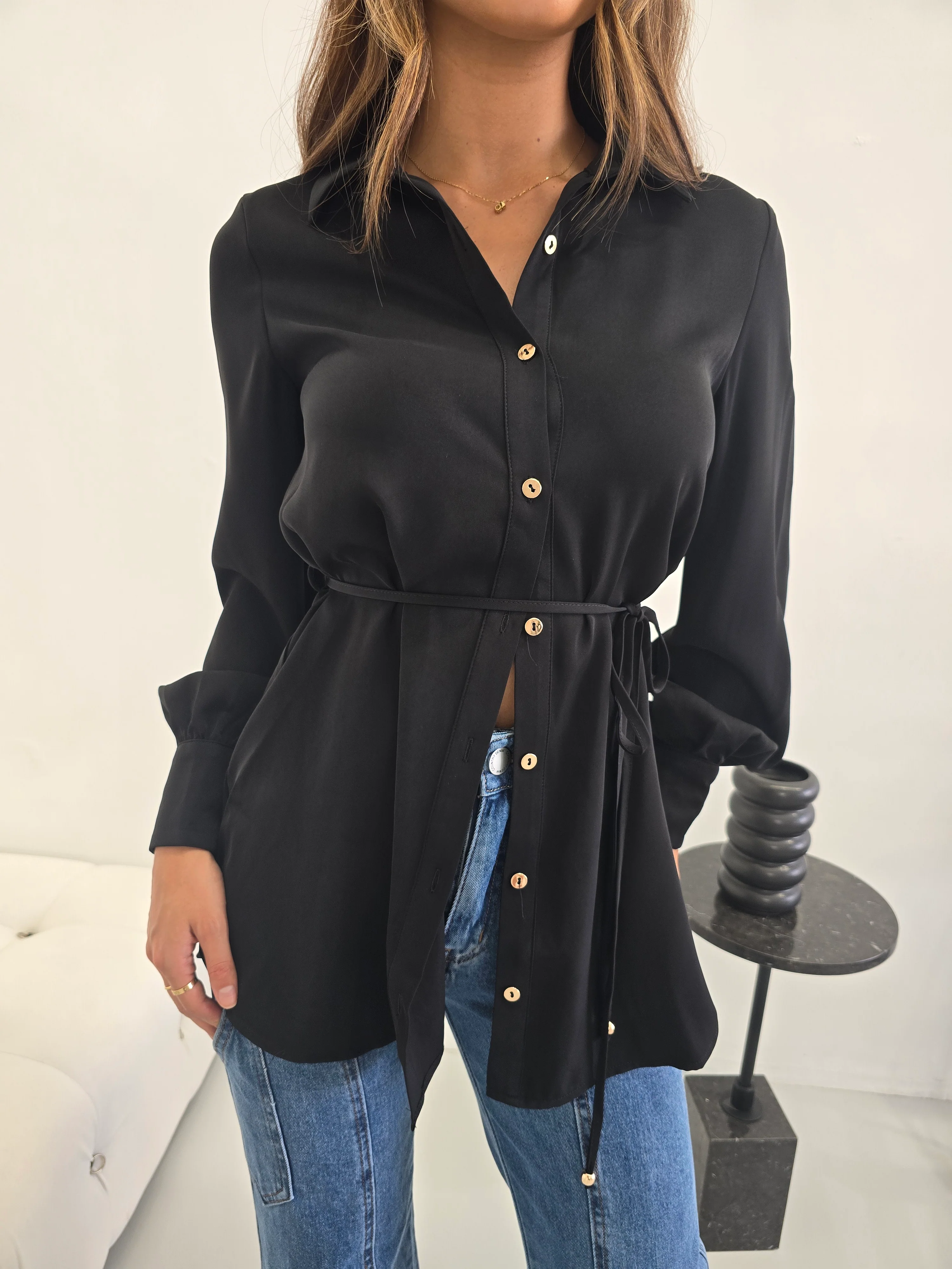 Elegant Black Blouse With Wide-Leg Denim Jeans